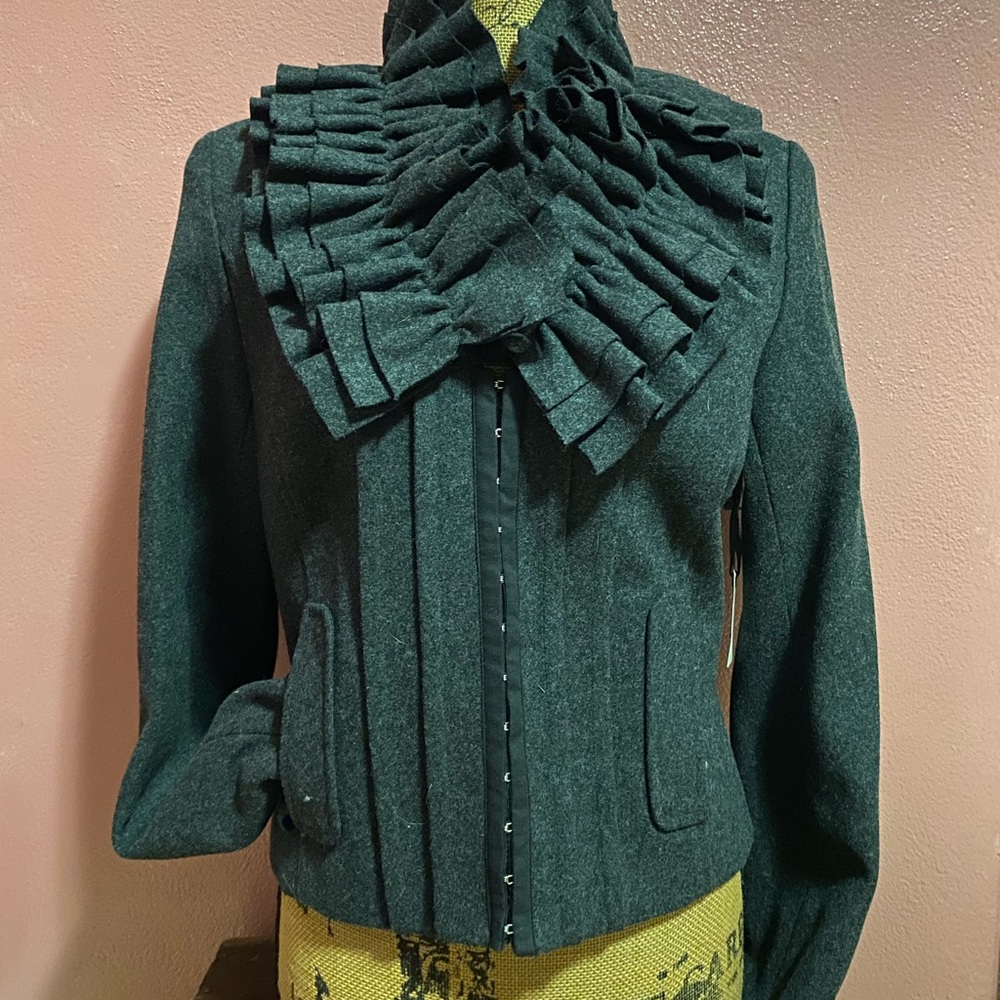NWT ladies Med Ruffled fitted Jacket